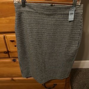 Houndstooth pencil skirt